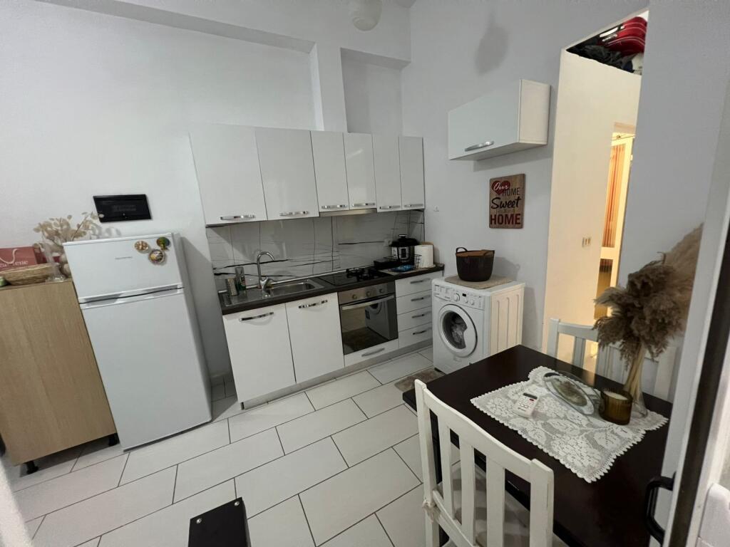 Apartament 1+1 me qera tek Kodra e diellit 1 (350 Euro)