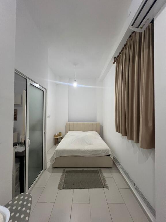Apartament 1+1 me qera tek Kodra e diellit 1 (350 Euro)