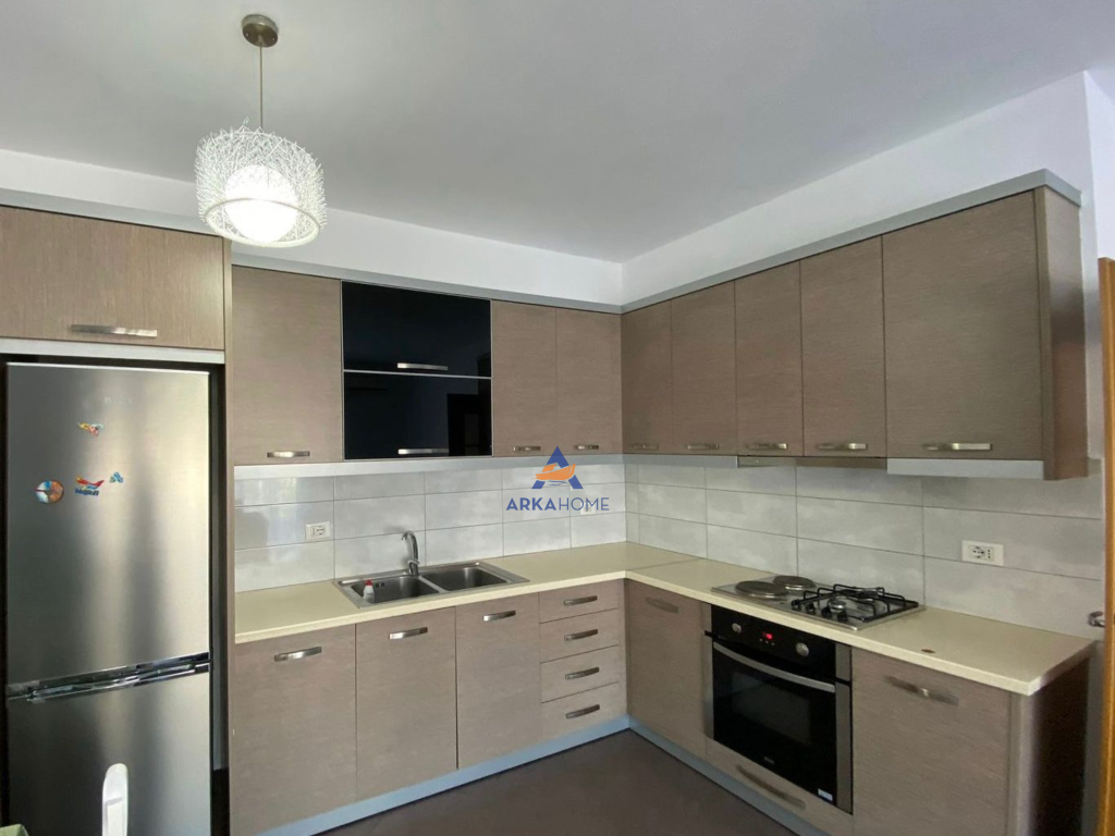 SHITET APARTAMENT 2+1+2BALLKONE "TE ZOGU I ZI, RING CENTER " 240.000 EURO.