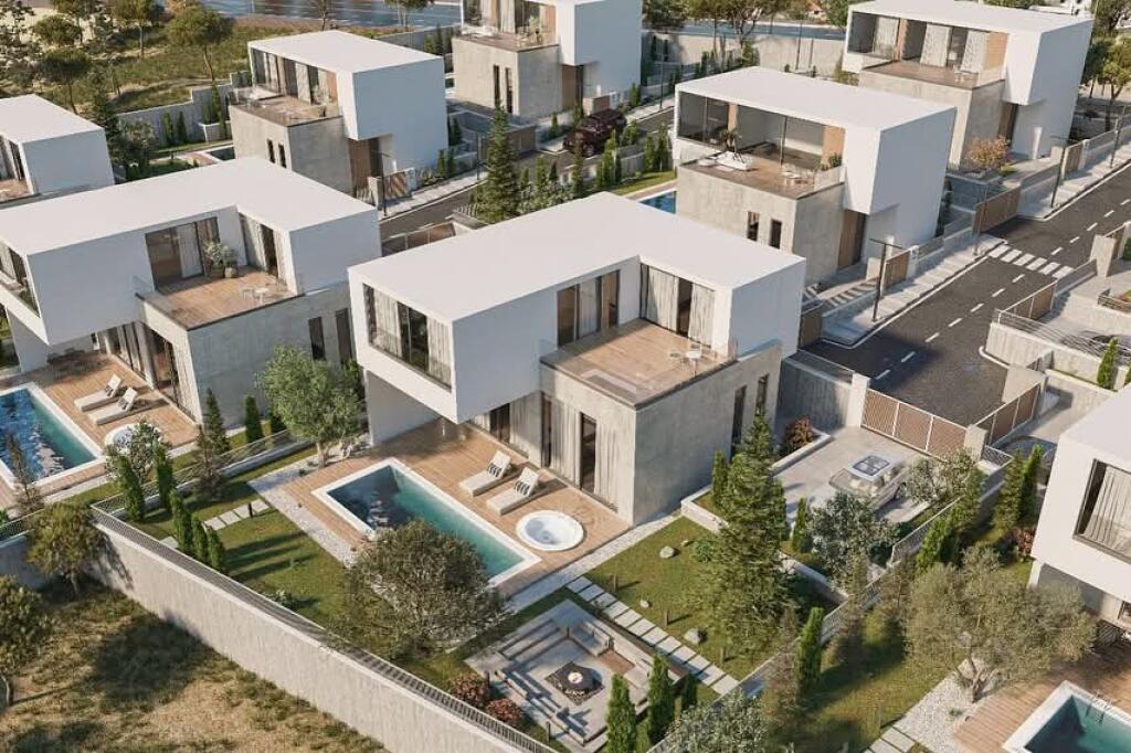 Villa with Pool for Sale at Lake Farka