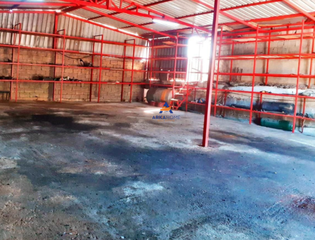 AFFITTASI 2 CAPANNONI 200M CON CORTILE 1000M2 "URA E BESHIRIT,KOMBINAT" PREZZO SU RICHIESTA.