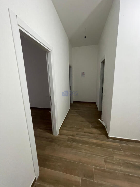 Affittasi appartamento (residenziale o commerciale) 2+1+2 presso Farmacia 10 (Complesso Arlis)
