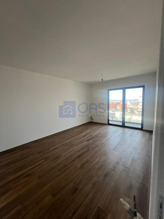 Affittasi appartamento (residenziale o commerciale) 2+1+2 presso Farmacia 10 (Complesso Arlis)
