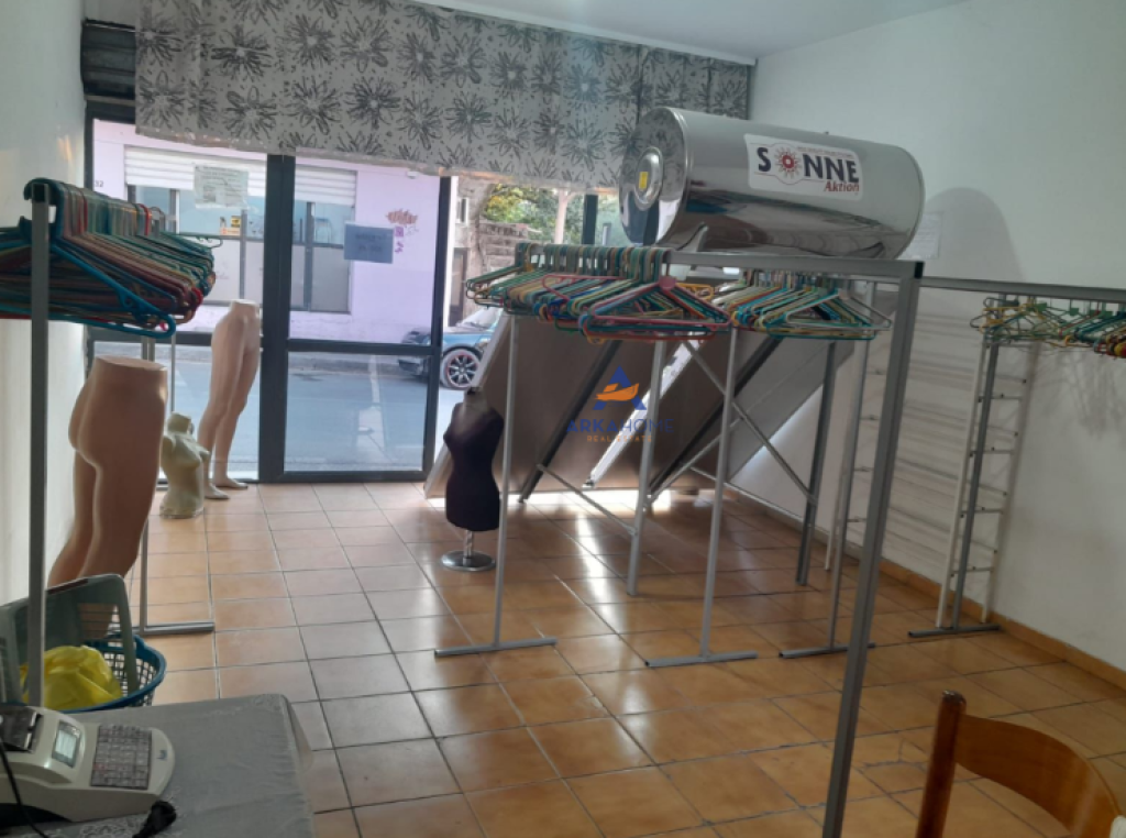 JEPET DYQAN ME QERA 25M2 "RRUGA SABOTIN GABRANI,YZBERISHT" 20000 LEKË
