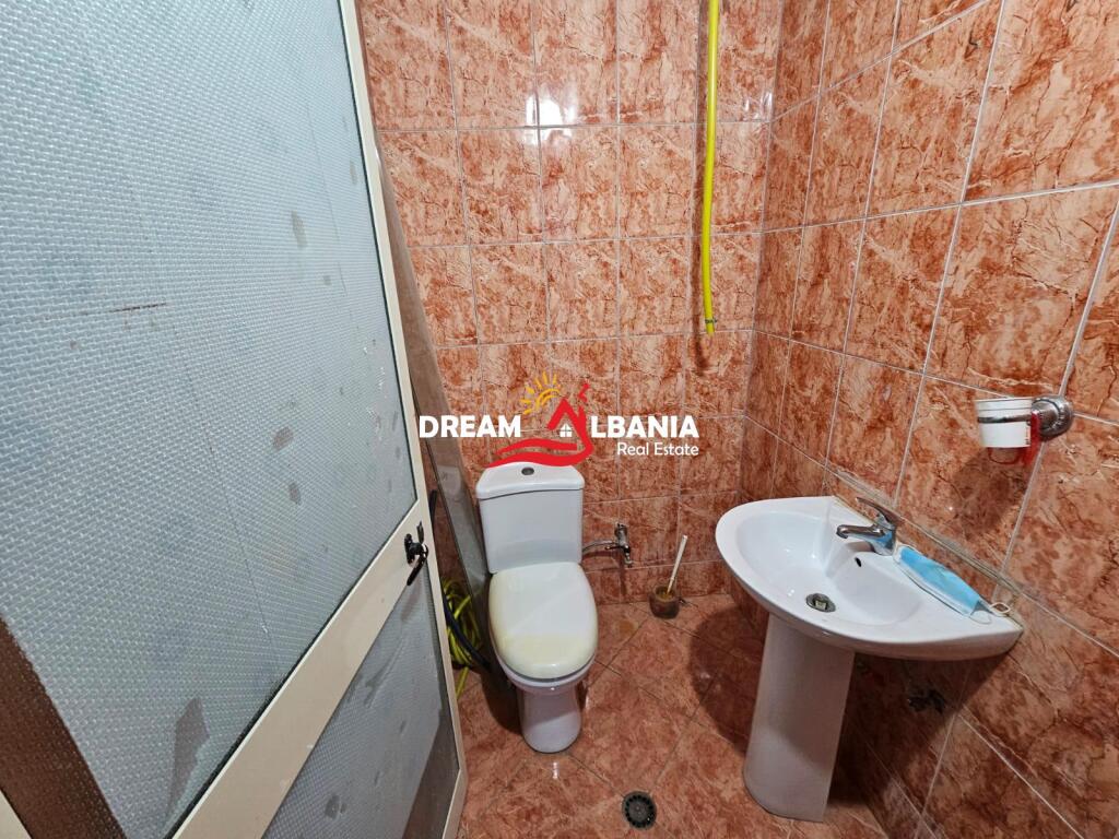Shitet dyqan prane restorant Deliu ne rrugen e Teleferikut (ID 4171567)