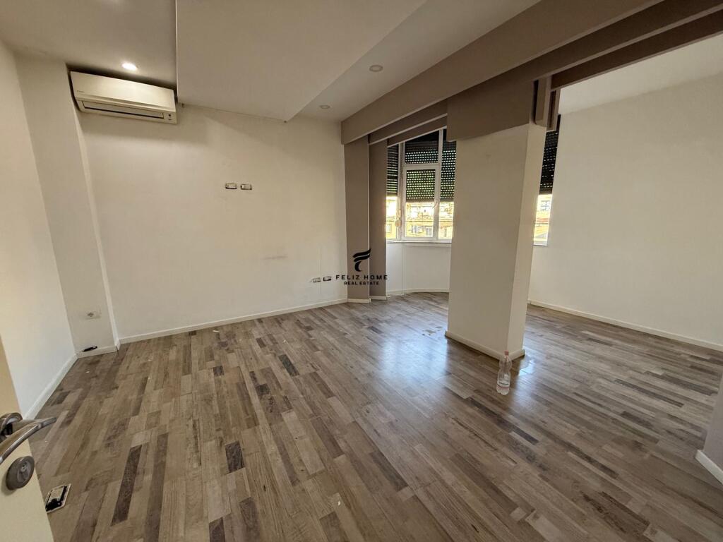 UFFICIO IN AFFITTO 120 M2 PIAZZA WILLSON 1400 EURO