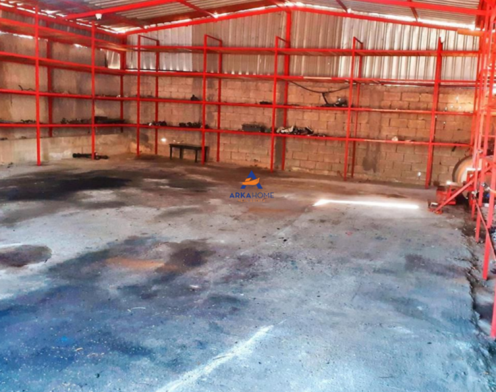 AFFITTASI 2 CAPANNONI 200M CON CORTILE 1000M2 "URA E BESHIRIT,KOMBINAT" PREZZO SU RICHIESTA.