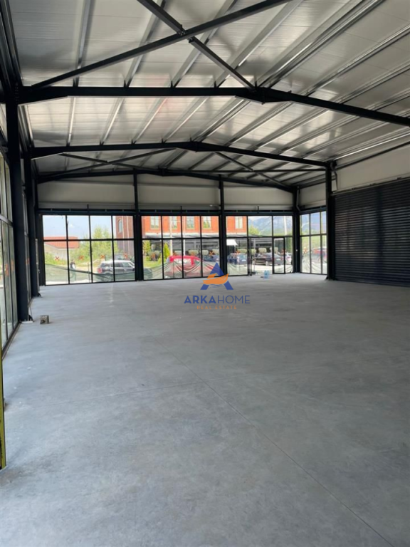 AFFITTASI CAPANNONE 400M2 E TERRENO 2300M2 "A KAMEZ" 2000 EURO.