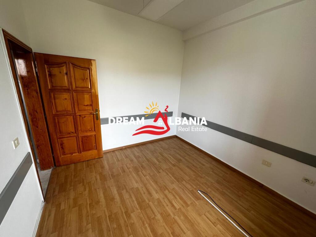 2 ambienti per uffici in affitto nella zona di Varri Bamit (ID 42611106).