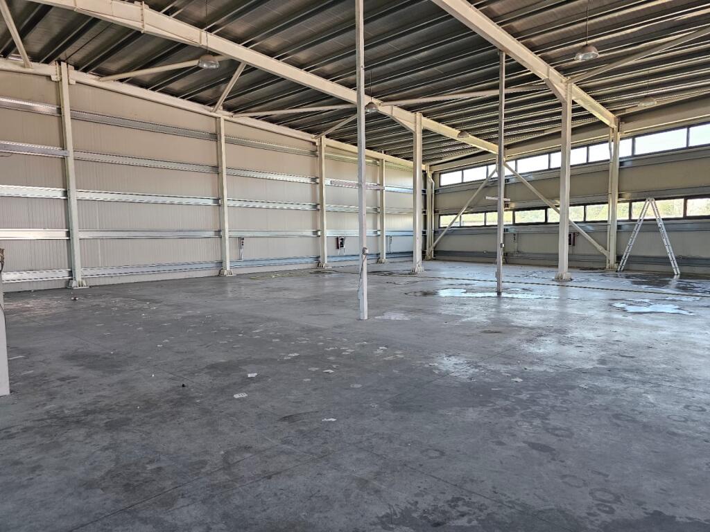 Jepet me Qira Magazinë – Rruga Dytësore Tiranë-Durrës