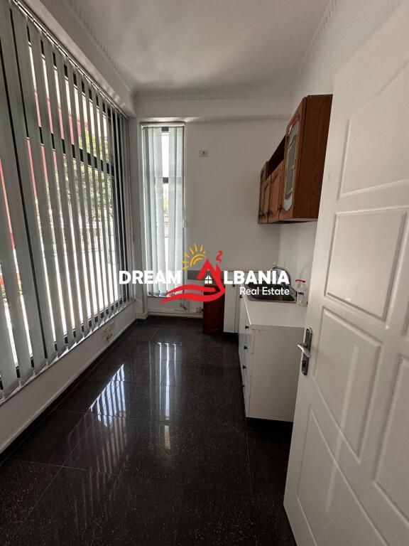 2 ambienti per uffici in affitto nella zona di Varri Bamit (ID 42611106).