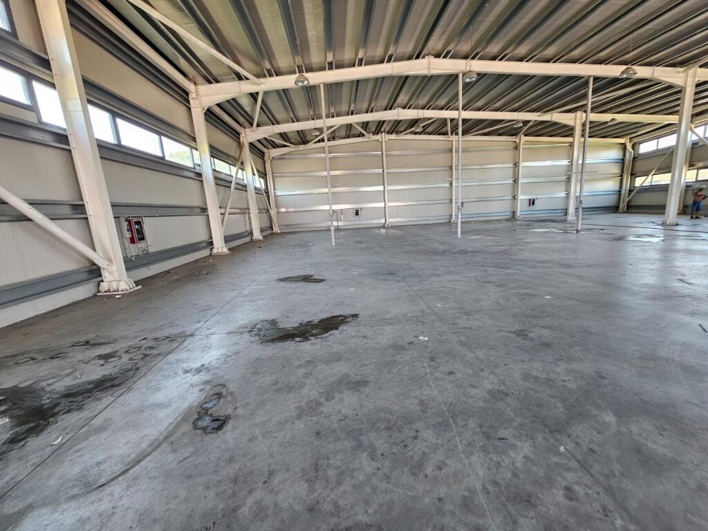 Jepet me Qira Magazinë – Rruga Dytësore Tiranë-Durrës