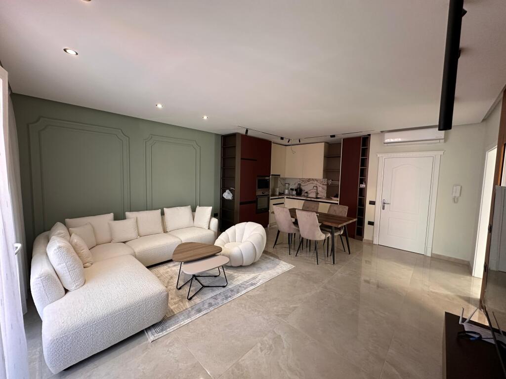 Jepet me qira apartament 2+1 + parking – Green City, Astir  💰 Çmimi: 750 € / muaj