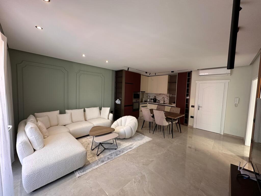 Jepet me qira apartament 2+1 + parking – Green City, Astir  💰 Çmimi: 750 € / muaj