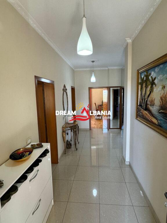 Appartamento 3+1 al piano di una villa in affitto, Ponte dell'Istituto – Tirana (ID 4251343)