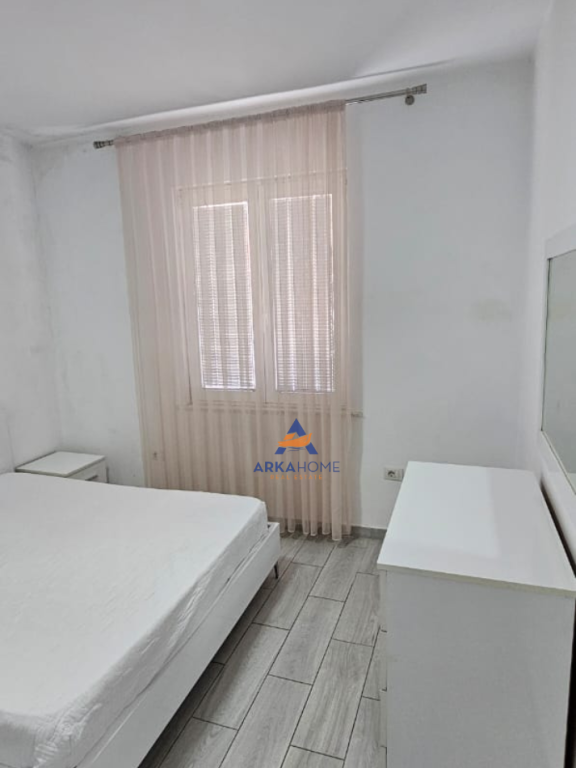 APPARTAMENTO IN AFFITTO 1+1+BALCONE "RRUGA E BARRIKADAVE" 55000 LEK