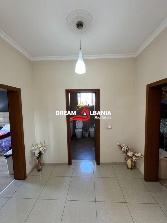 Appartamento 3+1 al piano di una villa in affitto, Ponte dell'Istituto – Tirana (ID 4251343)