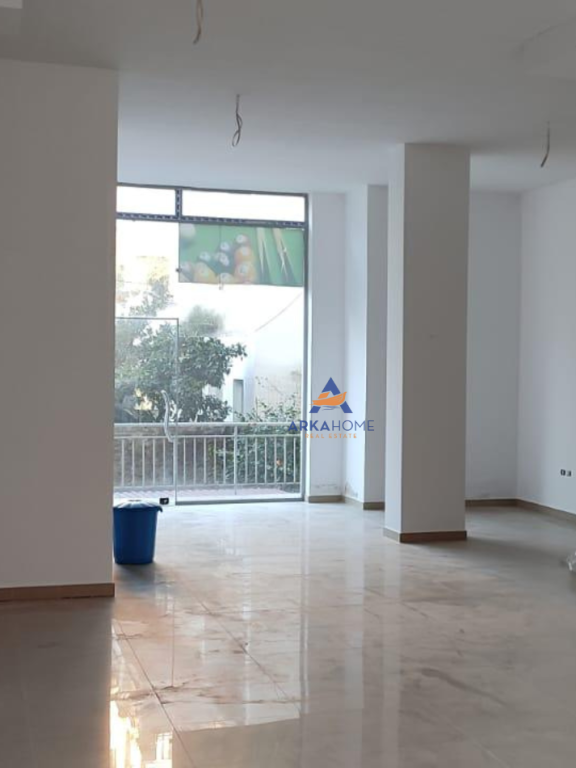 SHOP FOR SALE 100M2 "TE FRESKU, RRUGA SHEFQET KUKA" 130,000 EURO