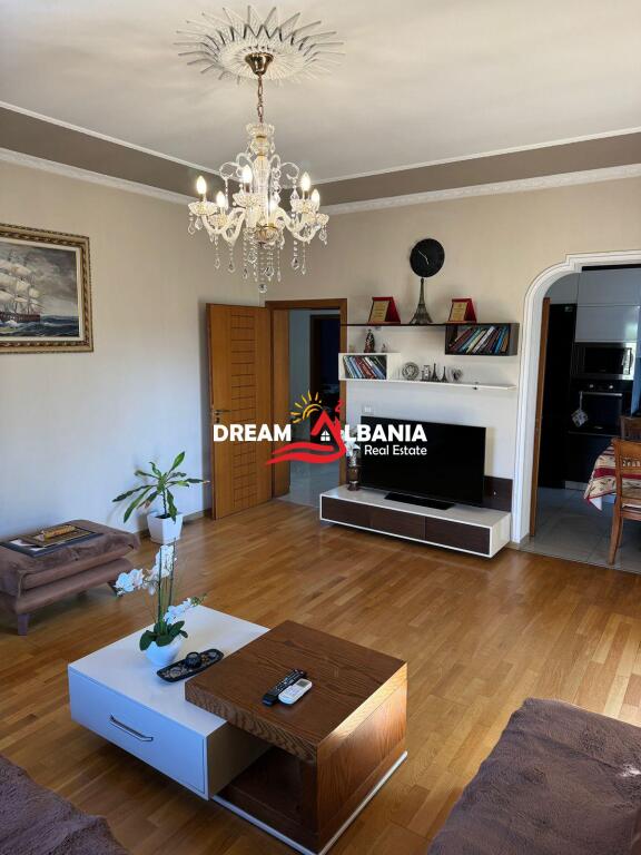 Appartamento 3+1 al piano di una villa in affitto, Ponte dell'Istituto – Tirana (ID 4251343)