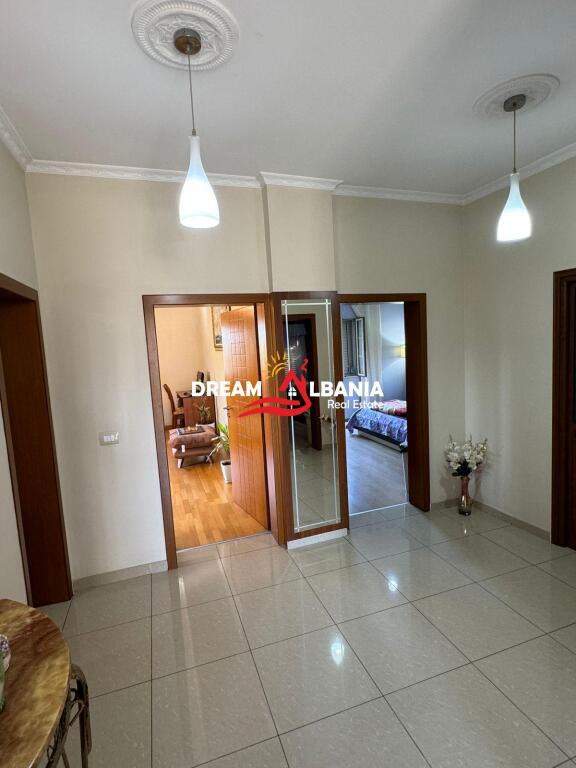 Appartamento 3+1 al piano di una villa in affitto, Ponte dell'Istituto – Tirana (ID 4251343)
