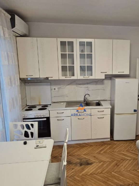 APPARTAMENTO IN AFFITTO 1+1+BALCONE "RRUGA E BARRIKADAVE" 55000 LEK