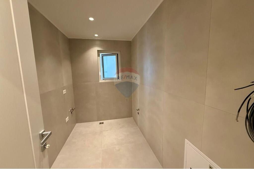 Tirane, Penthouse for sale 5th floor, 276 m² 650,000 € ID: 530291018-833