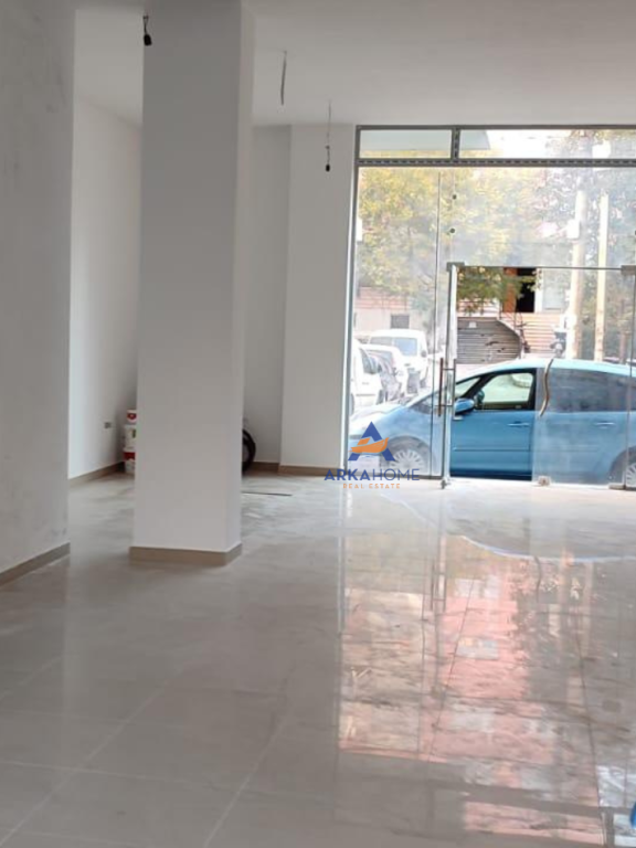 SHOP FOR SALE 100M2 "TE FRESKU, RRUGA SHEFQET KUKA" 130,000 EURO
