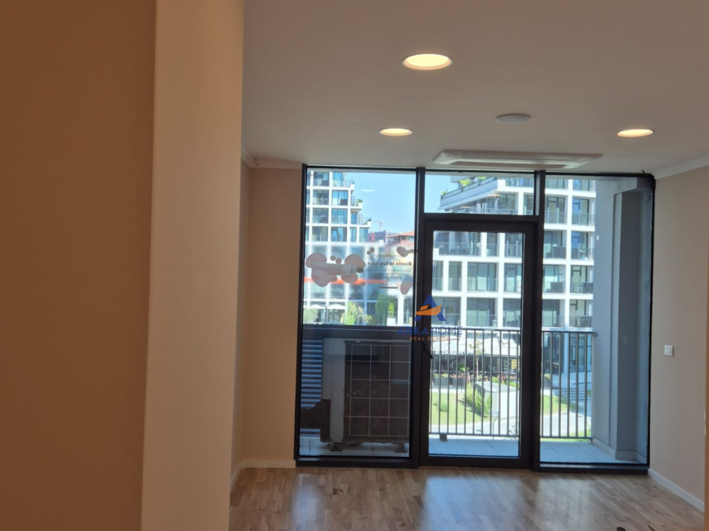 UFFICIO IN AFFITTO 127,5M2 PRESSO "LAKEVIEW RESIDENCE" 2200EURO (POSTO AUTO INCLUSO).