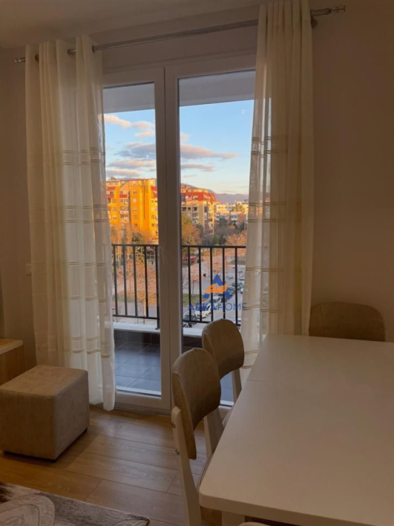 EPET ME QERA APARTAMENT 1+1+BALLKON "TE FUSHA E AVIACIONIT" 550 EURO.
