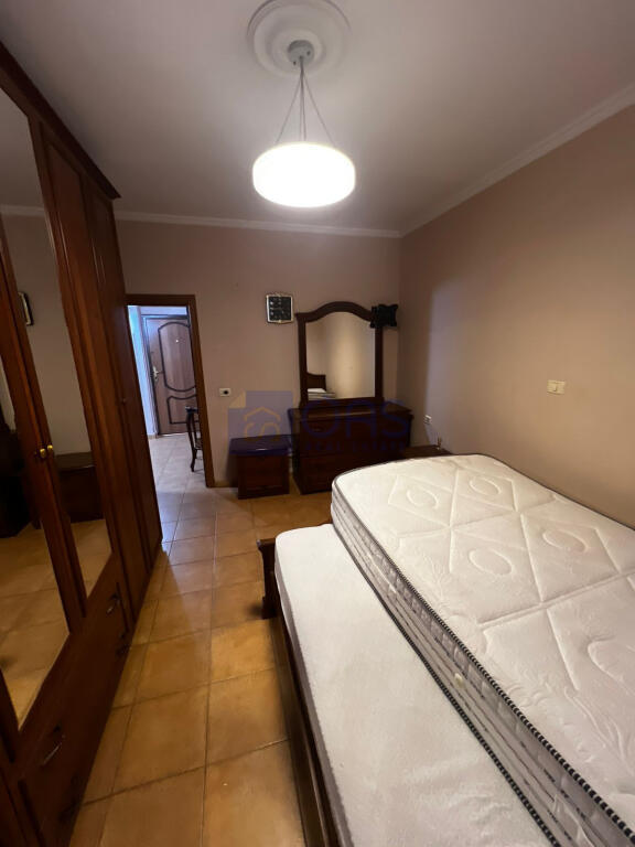 Jepet me qera apartament 2+1 ne Ali Dem