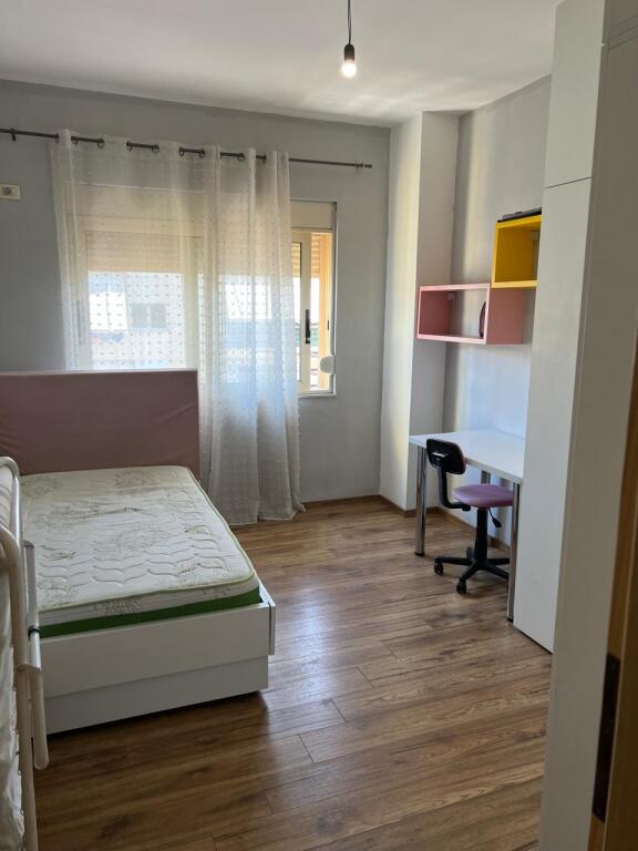Apartament 2+1 Me Qera, Dy Palmat, Astir