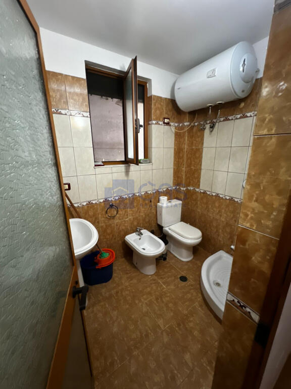 Jepet me qera apartament 2+1 ne Ali Dem