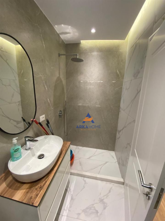 EPET ME QERA APARTAMENT 1+1+BALLKON "TE FUSHA E AVIACIONIT" 550 EURO.