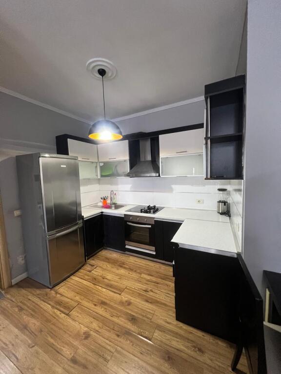 Apartament 2+1 Me Qera, Dy Palmat, Astir
