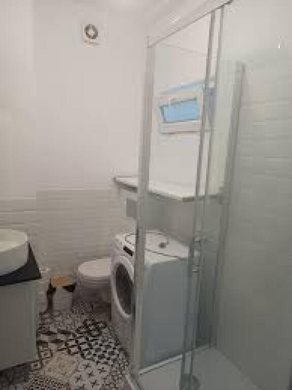 Ufficio in Affitto a Xhamllik (ID BZ2662) Tirana