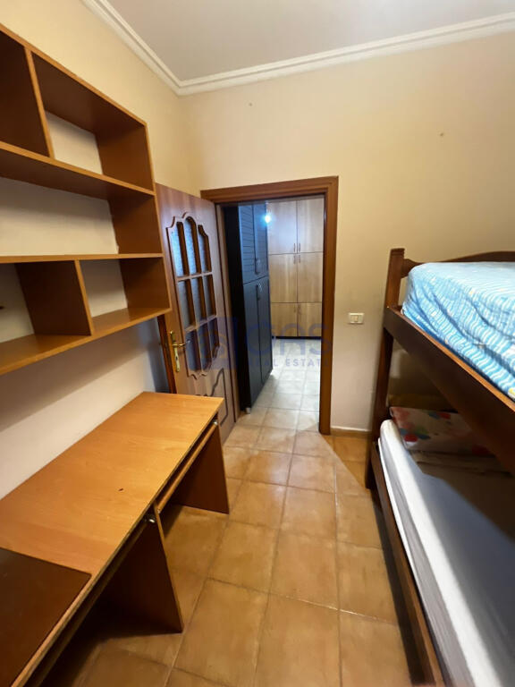 Jepet me qera apartament 2+1 ne Ali Dem