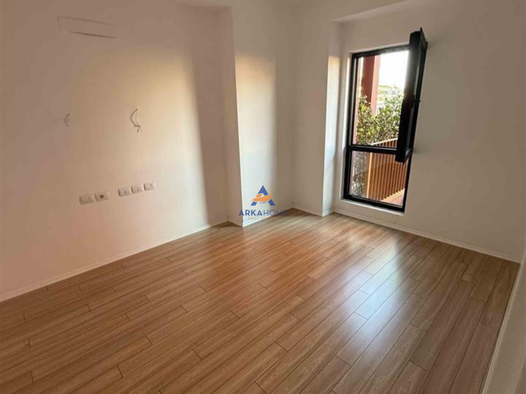 UFFICIO IN AFFITTO 113M2 “RRUGA KAVAJES, GARDEN BUILDING”. 1300 EURO.