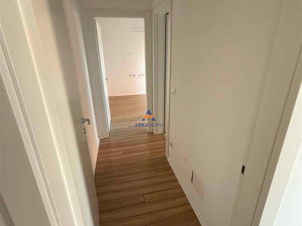 UFFICIO IN AFFITTO 113M2 “RRUGA KAVAJES, GARDEN BUILDING”. 1300 EURO.