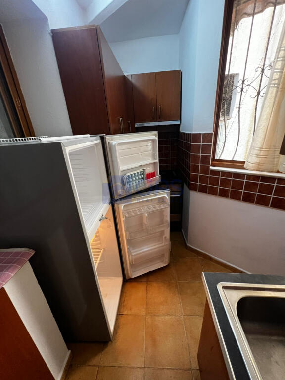 Jepet me qera apartament 2+1 ne Ali Dem