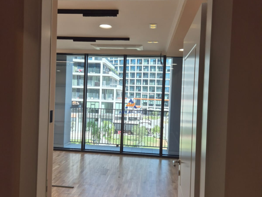 UFFICIO IN AFFITTO 127,5M2 PRESSO "LAKEVIEW RESIDENCE" 2200EURO (POSTO AUTO INCLUSO).