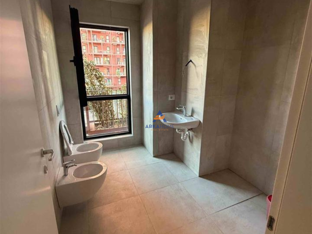 UFFICIO IN AFFITTO 113M2 “RRUGA KAVAJES, GARDEN BUILDING”. 1300 EURO.