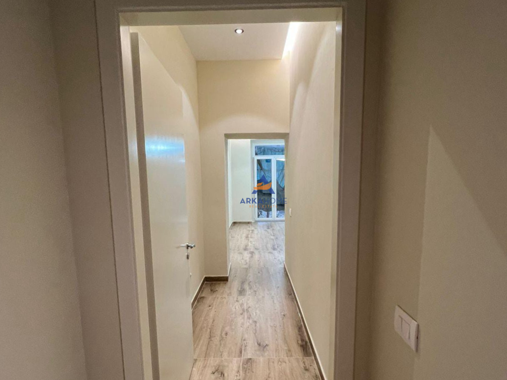 UFFICIO IN AFFITTO 30M2 "MYSLYM SHYRI" 650 EURO.