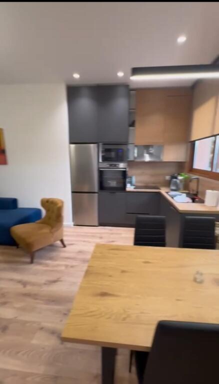 Super Apartment 2+1+parking for rent at Komuna e Parisit/Kristal Center (700 Euro)