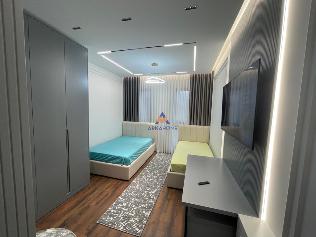 JEPET APARTMENT ME QERA 2+1+2 BALLKONE "TE KOMPLEKSI ARLIS,FARMACIA 10" 850 EURO( BASHKE ME POST PARKIMIN 900 EURO).
