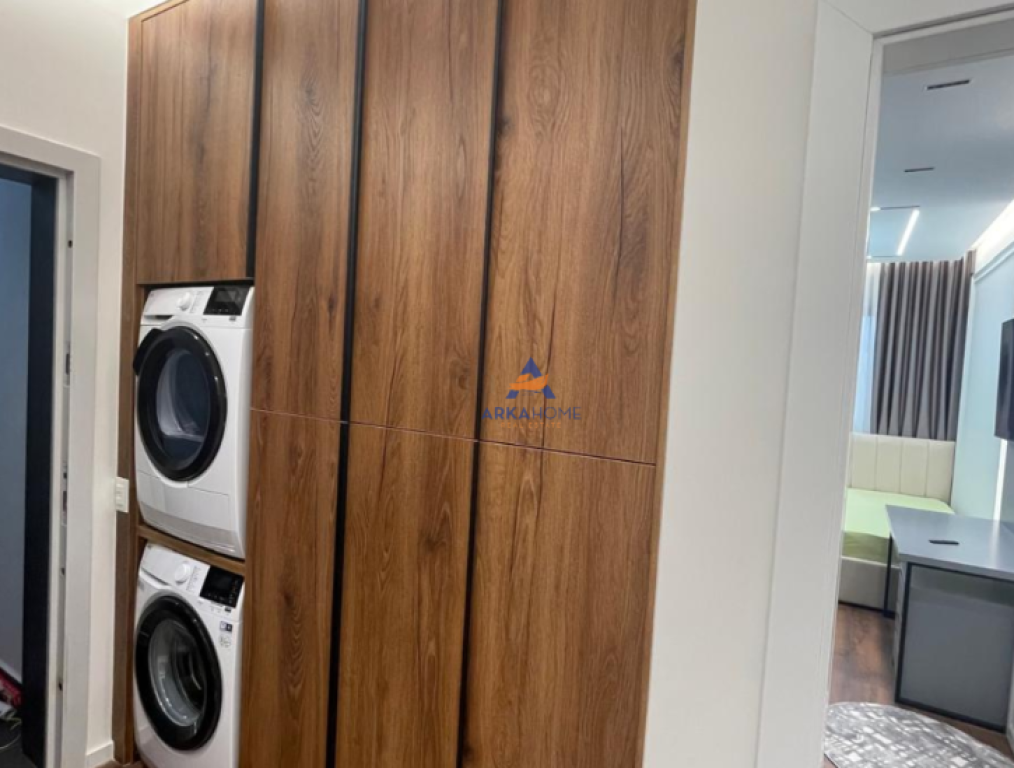 JEPET APARTMENT ME QERA 2+1+2 BALLKONE "TE KOMPLEKSI ARLIS,FARMACIA 10" 850 EURO( BASHKE ME POST PARKIMIN 900 EURO).