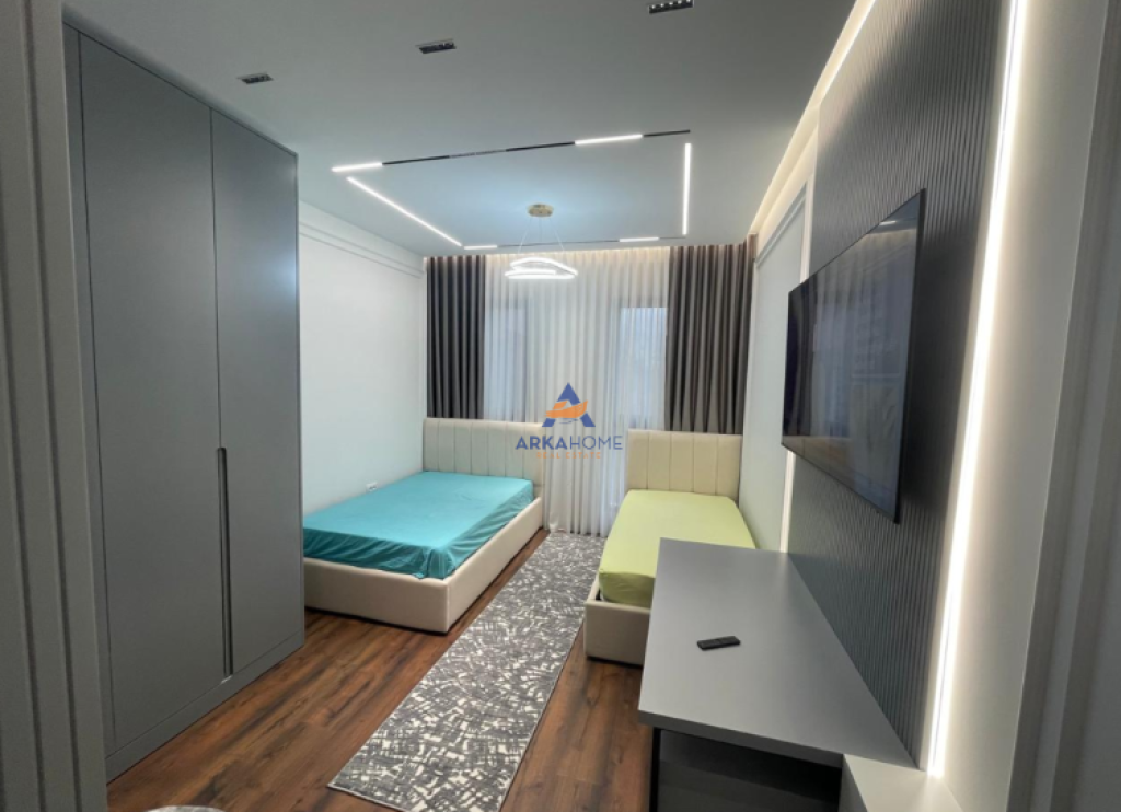 JEPET APARTMENT ME QERA 2+1+2 BALLKONE "TE KOMPLEKSI ARLIS,FARMACIA 10" 850 EURO( BASHKE ME POST PARKIMIN 900 EURO).