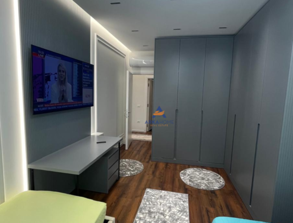 JEPET APARTMENT ME QERA 2+1+2 BALLKONE "TE KOMPLEKSI ARLIS,FARMACIA 10" 850 EURO( BASHKE ME POST PARKIMIN 900 EURO).