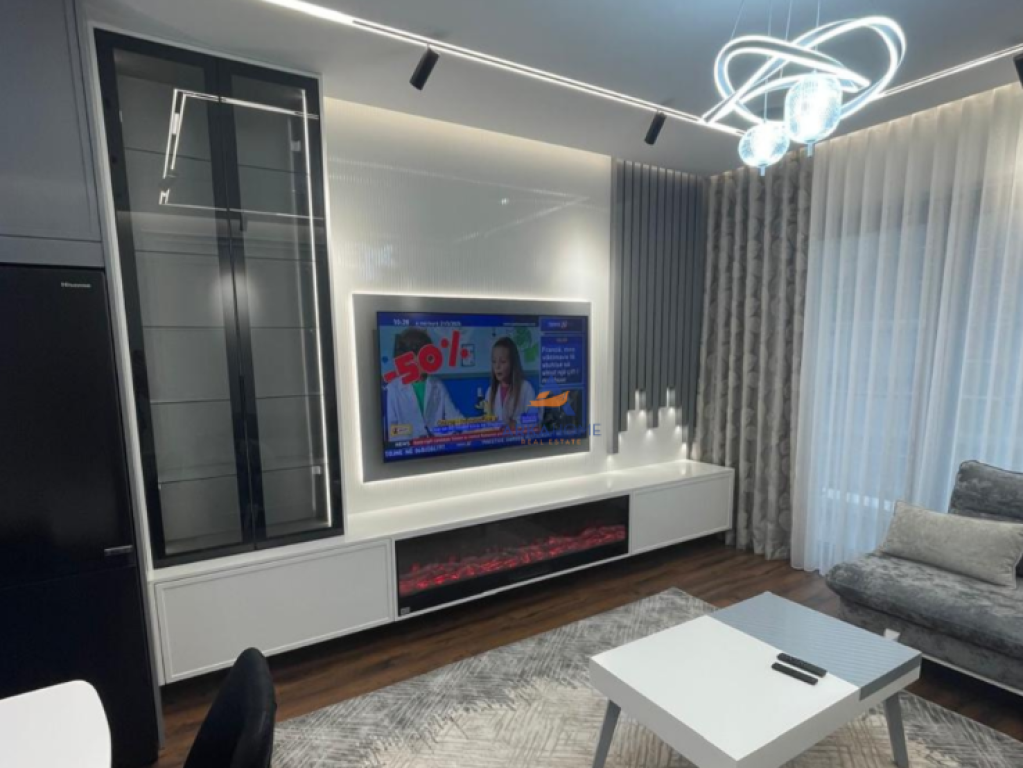 JEPET APARTMENT ME QERA 2+1+2 BALLKONE "TE KOMPLEKSI ARLIS,FARMACIA 10" 850 EURO( BASHKE ME POST PARKIMIN 900 EURO).