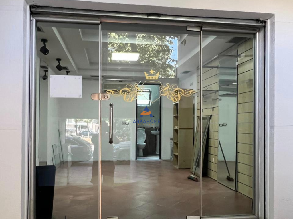 NEGOZIO IN AFFITTO 25M2 "A BRRYLI, VIALONE BAJRAM CURRI" 45000 LEKE