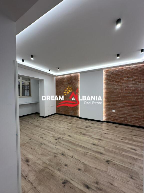 Appartamento 1+1 in vendita in via Sami Frasheri vicino al Liceo Petro Nini (ID 4119433)